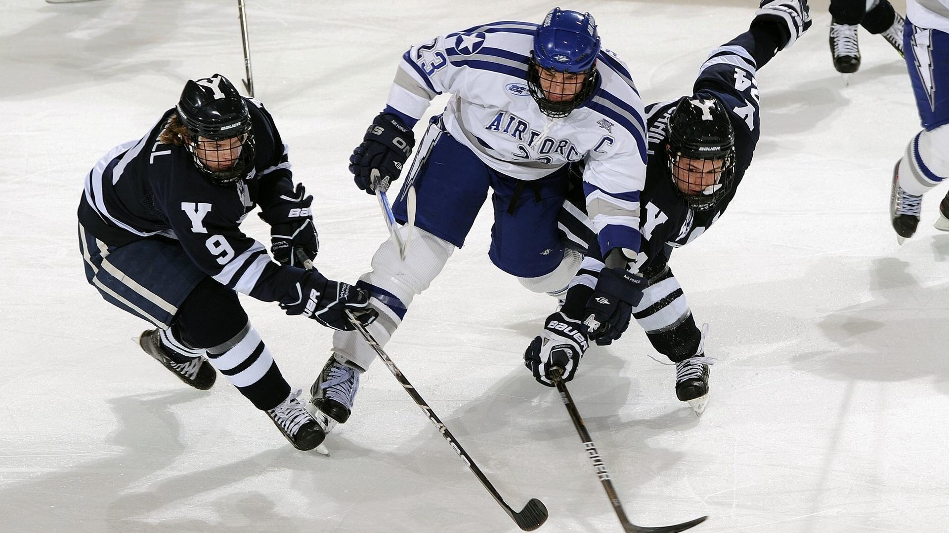 橙色风暴席卷绿茵场,新射手王德佩八球狂胜,传奇范佩西身影再现