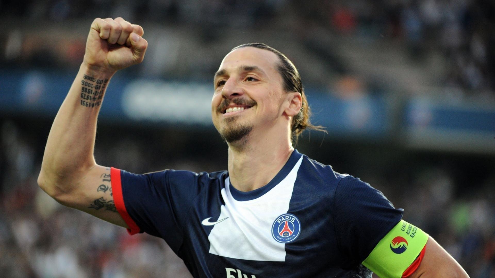 季后赛表现比肩乔丹!浓眉统治攻防完爆利拉德,湖人逆转雄鹿夺赛点